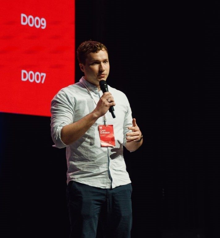 Onni Eriksson, AIATELLA co-founder and CTO, presenting at a startup event